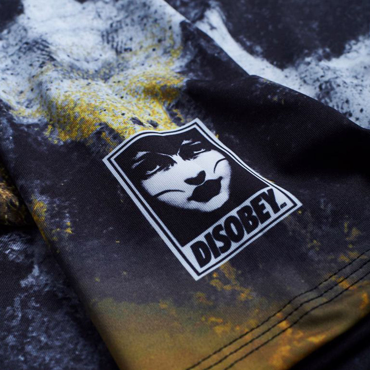 मंटो डिसोबे शॉर्ट्स ब्लैक फाइट