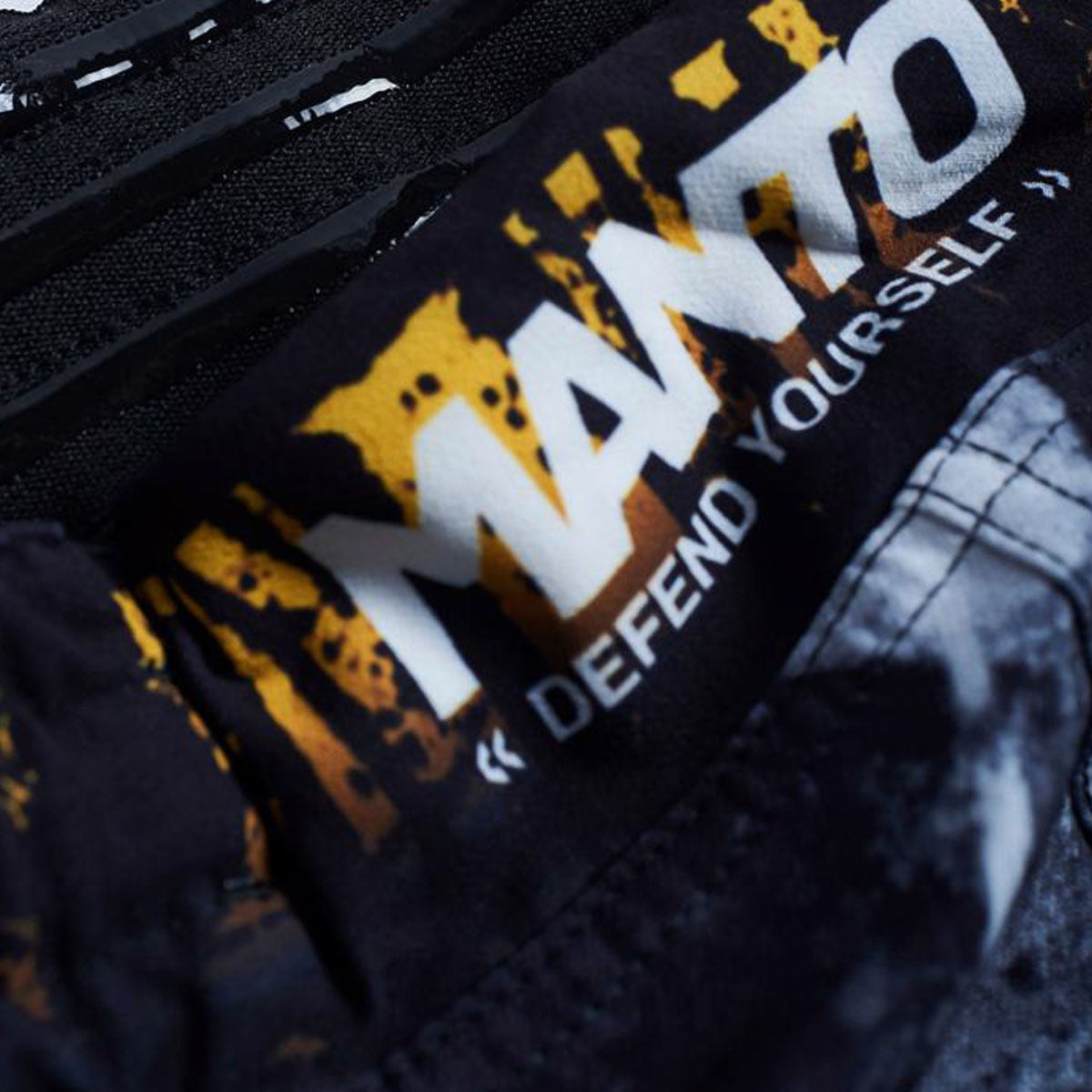 मंटो डिसोबे शॉर्ट्स ब्लैक फाइट