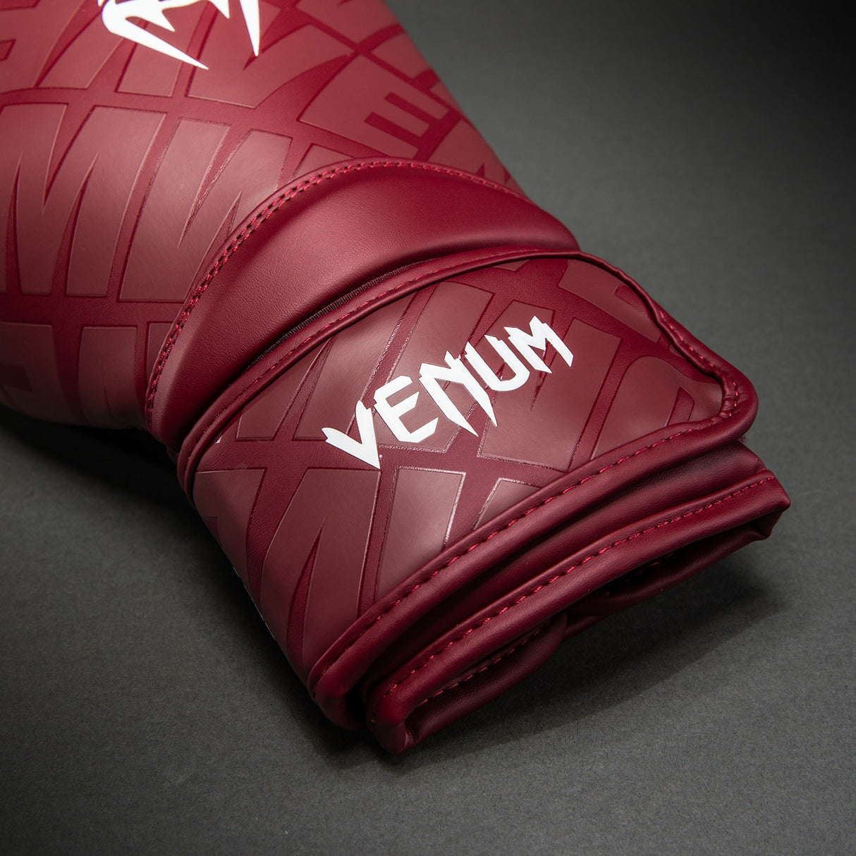 Venum Contender 1.5 XT 3D Boxing Gloves Dark Red - detail