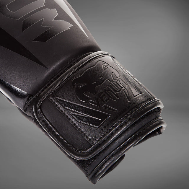 Venum Elite Boxing Gloves - detail