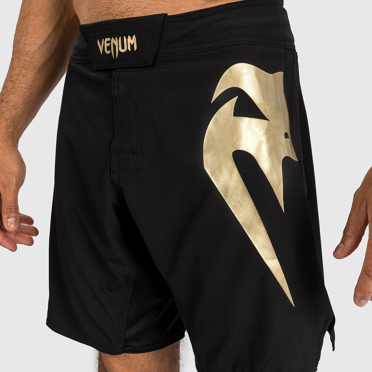 Venum Light 5.0 Fightshorts Black/Gold - 6