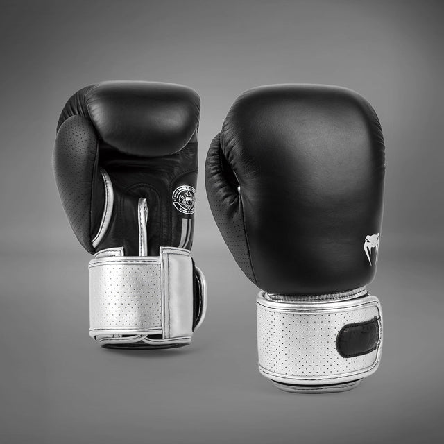 Venum Power 2.0 Boxing Gloves Black/Silver - detail