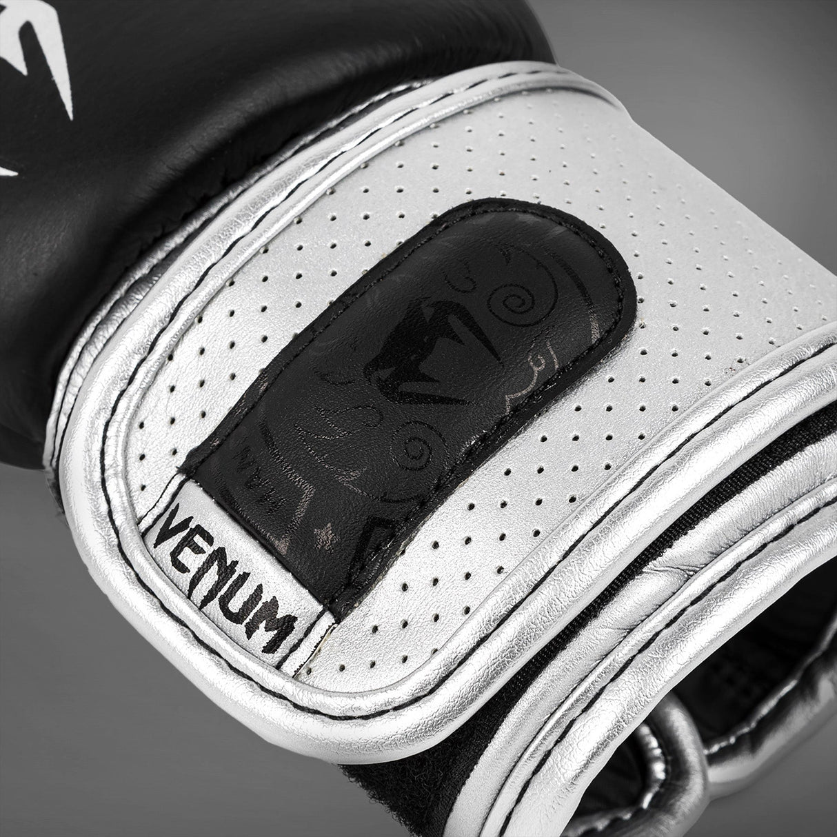 Venum Power 2.0 Boxing Gloves Black/Silver - 5