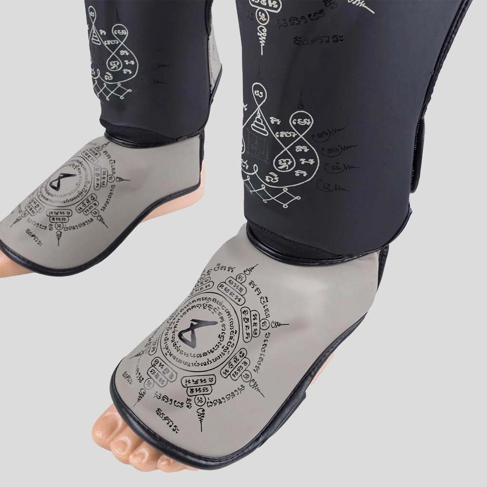 8 Weapons 8 Ways Yant Shin Guards Black/Sand