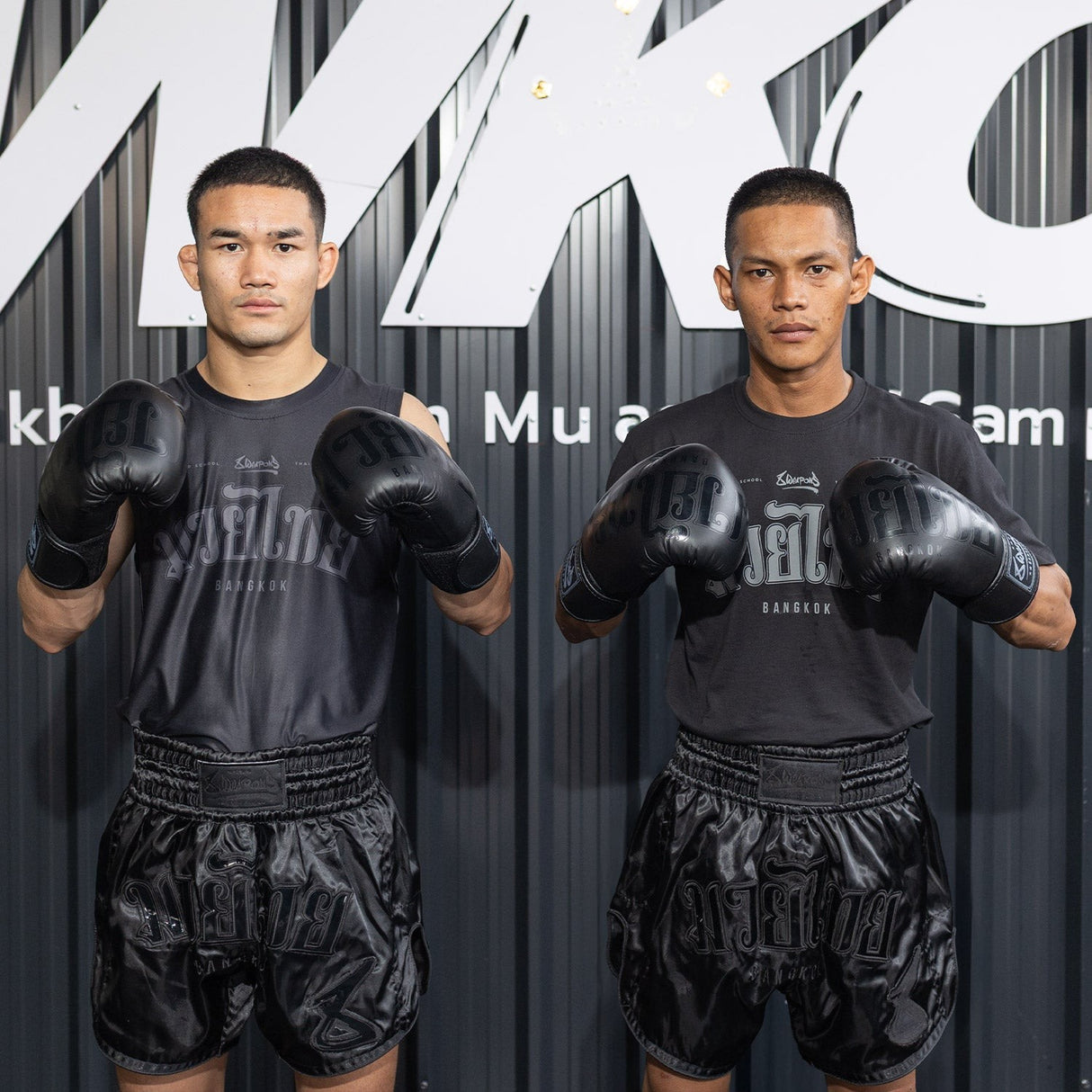 8 Weapons Bangkok Boxing Gloves Black/Black - view 10