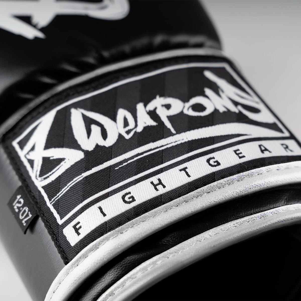 8 armas ilimitadas 2.0 luvas de boxe preto/branco