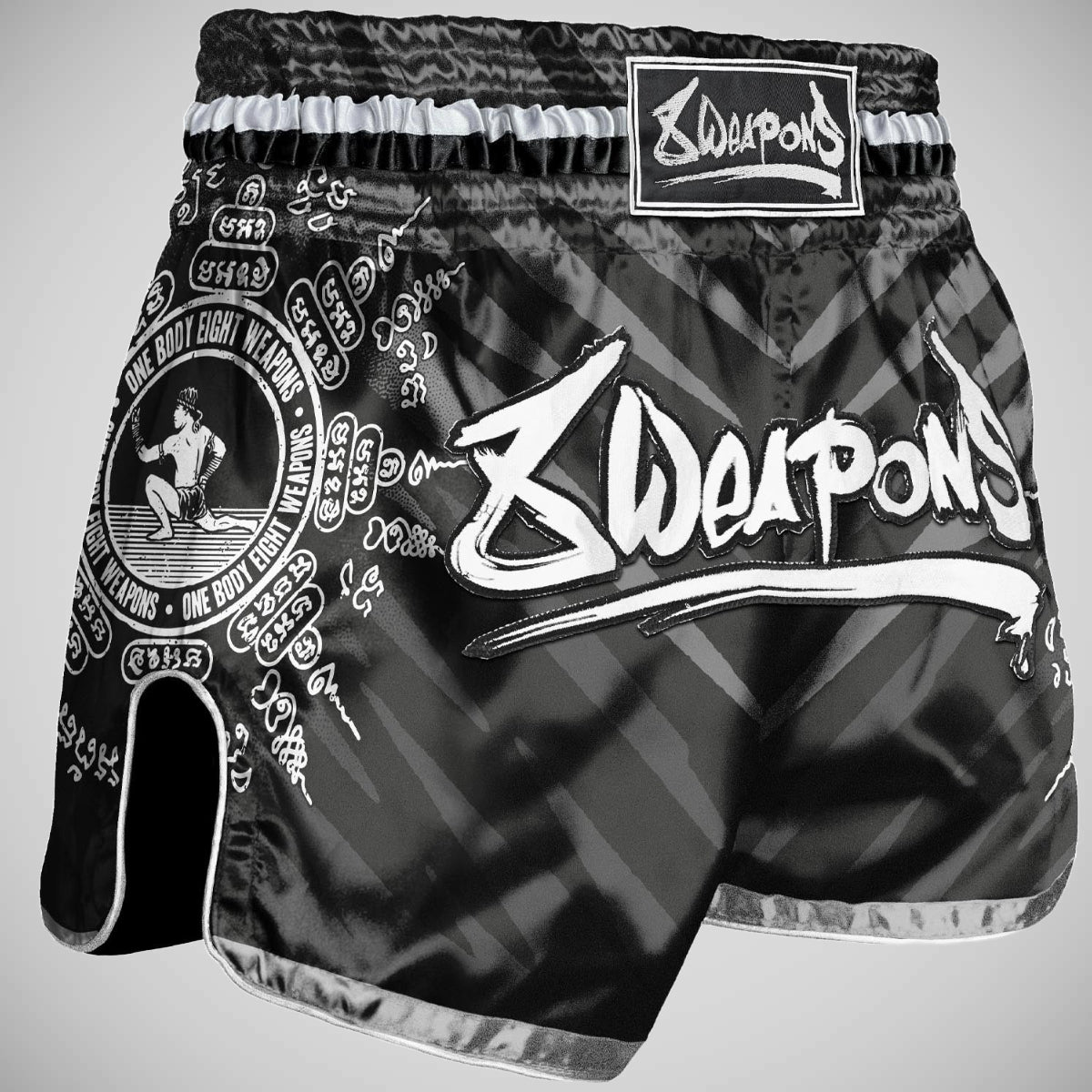 8 Weapons 8 maneiras Yant Muay Thai Shorts preto/prata