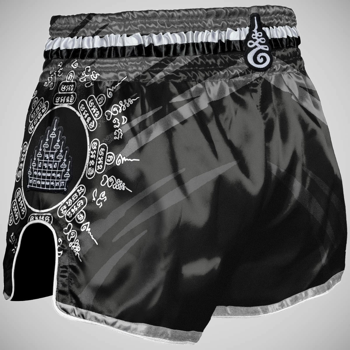 8 Weapons 8 maneiras Yant Muay Thai Shorts preto/prata