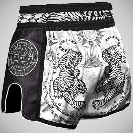 8 Weapons Sak yant tigers carbon muay thai Shorts weiß
