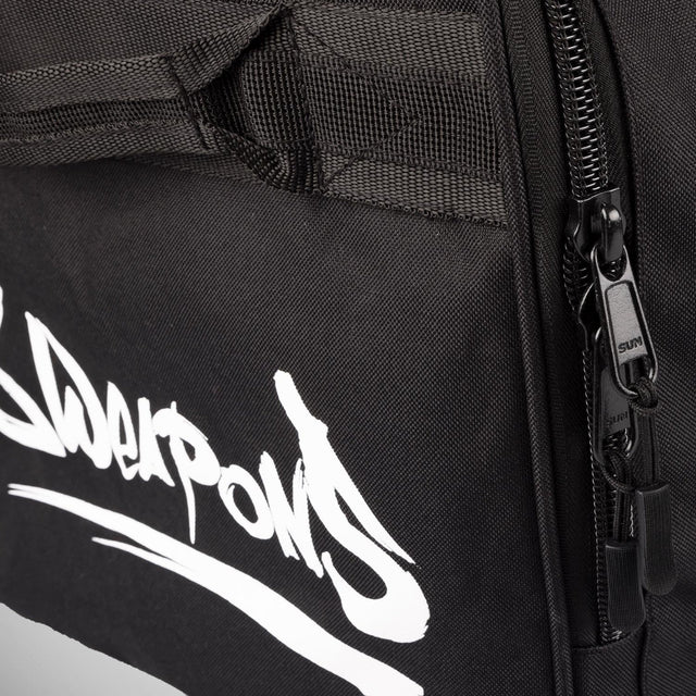 8 Weapons Sports Bag Black/White