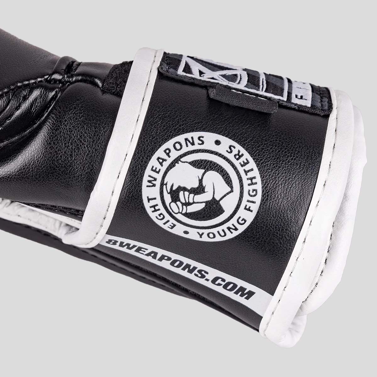 8 Weapons Unbegrenzte 2.0 Kinder Boxhandschuhe Schwarz/Weiß