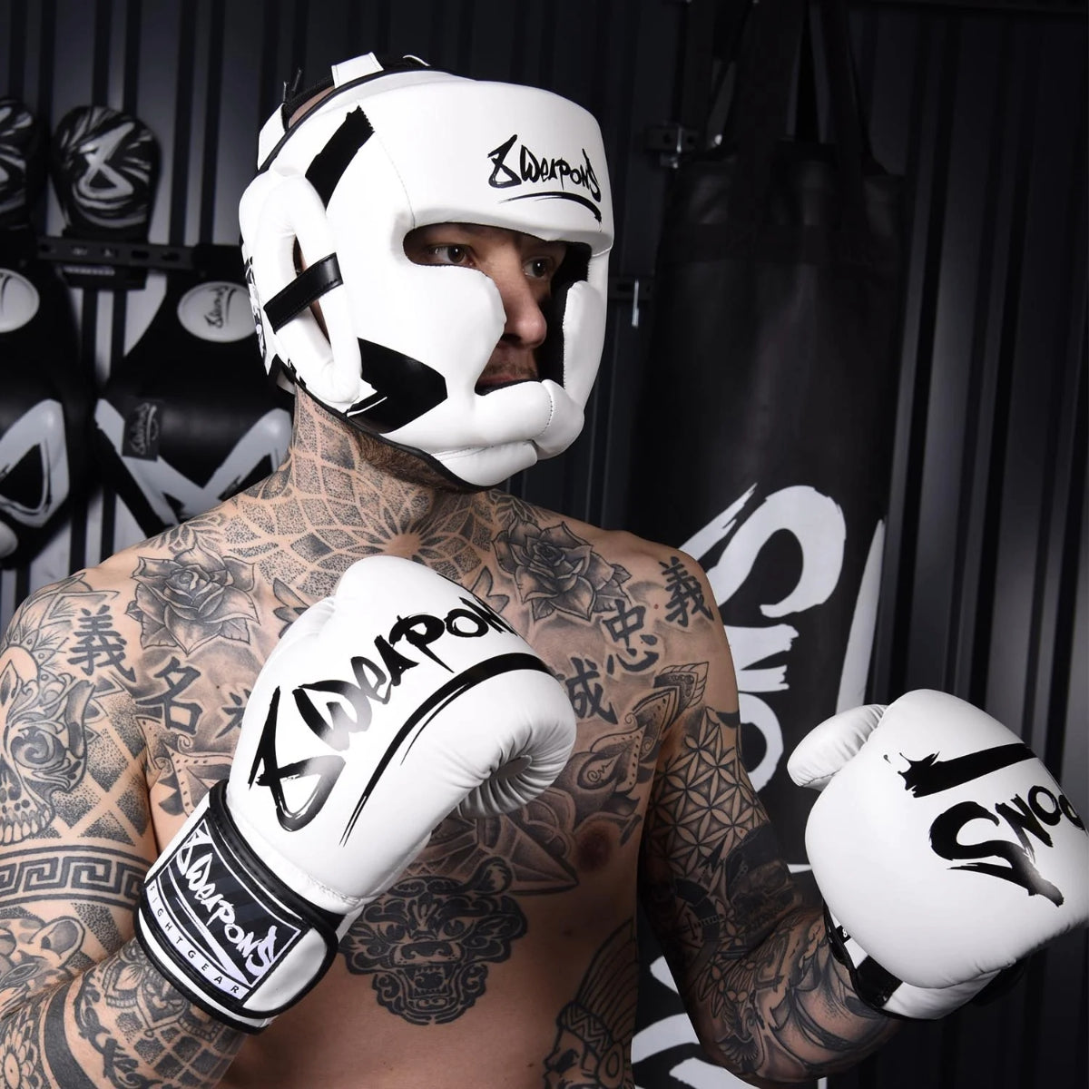 8 Weapons Unbegrenzter Kopfschutz weiß/schwarz