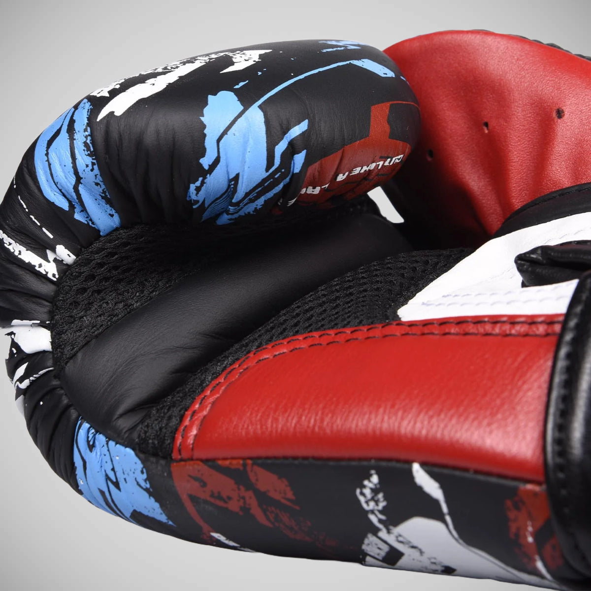 8 våpen kuttet som et blad 2.0 boksehansker svart