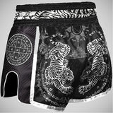8 Weapons Sak yant Tiger Carbon Muay Thai Shorts Schwarz