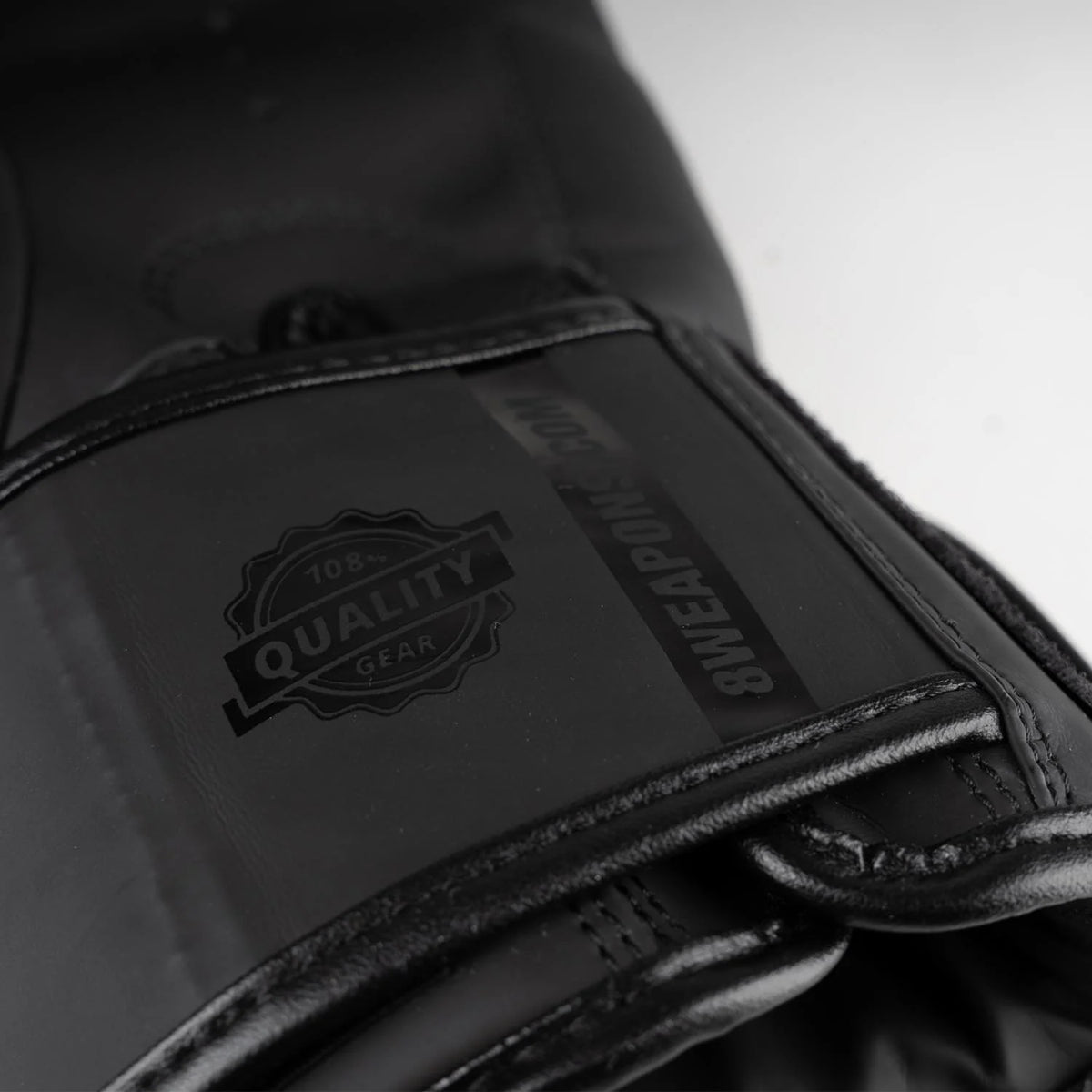 8 arme nelimitate 2.0 mănuși de box negre/negre