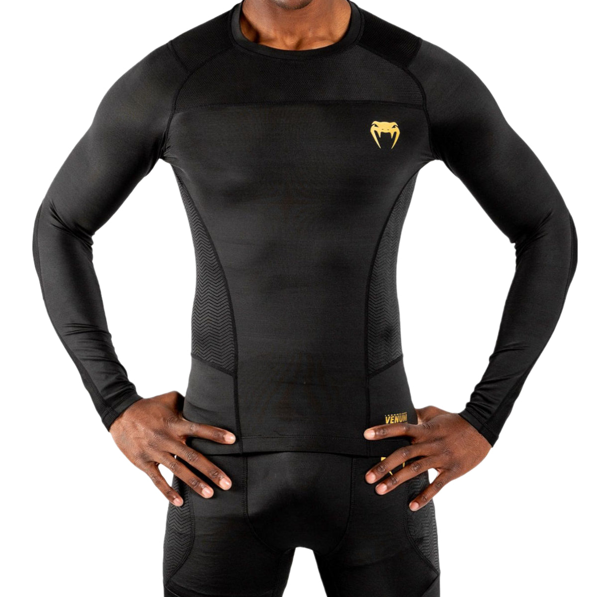 VENUM [ヴェヌム]　長袖 ラッシュガード　レザー（黒/ゴールド）／ Razor Rashguard Long Sleeves - Black/Gold ≪最新≫VENUM [ヴェヌム] ジップアップフーディージャケット レザー