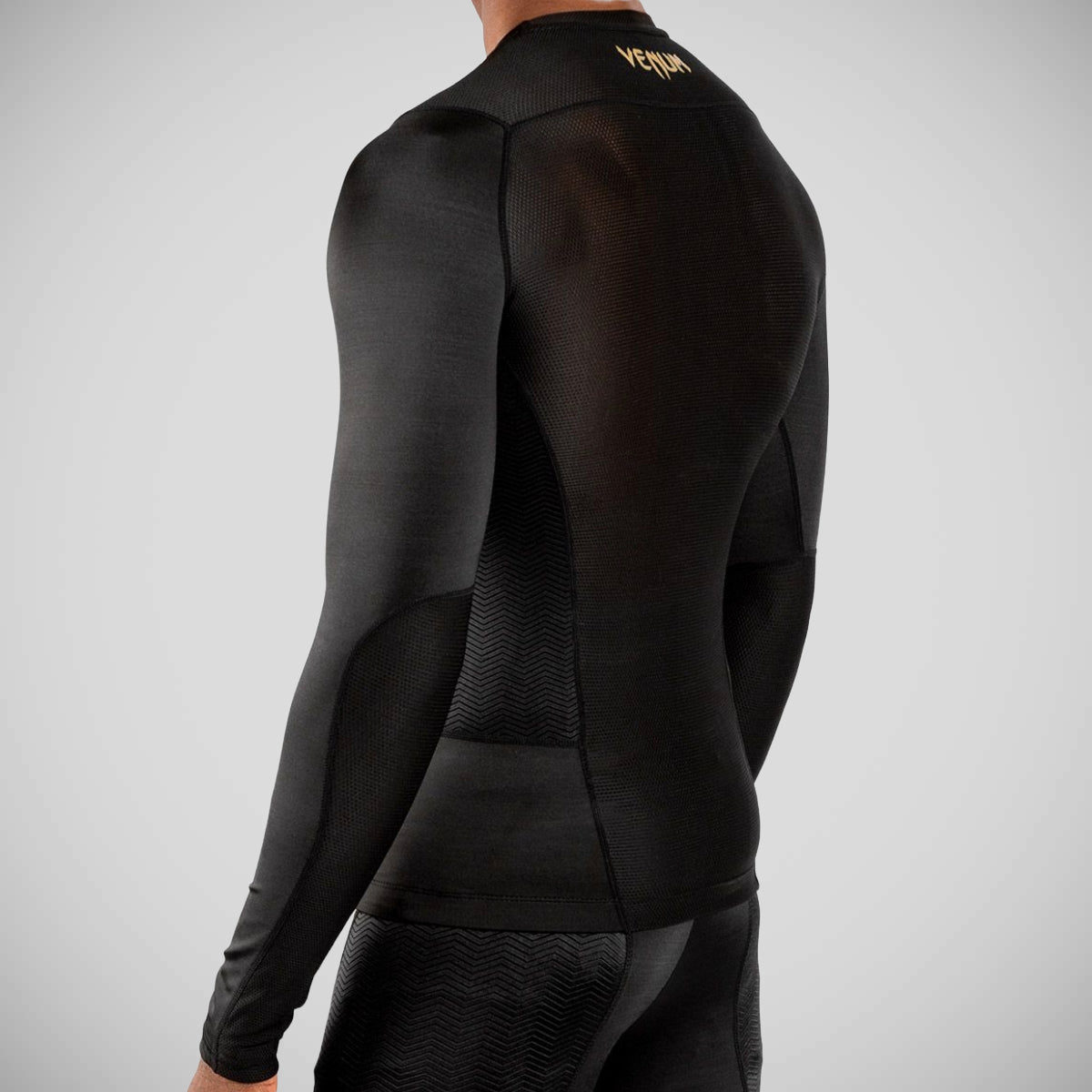 VENUM [ヴェヌム]　長袖 ラッシュガード　レザー（黒/ゴールド）／ Razor Rashguard Long Sleeves - Black/Gold ≪最新≫VENUM [ヴェヌム] ジップアップフーディージャケット レザー