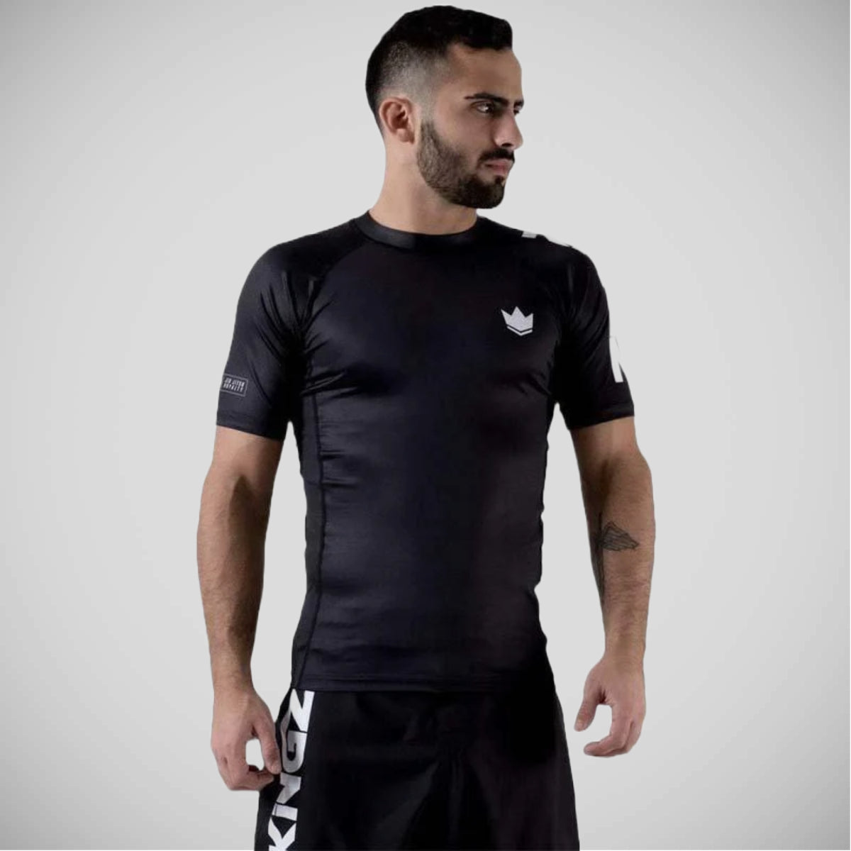 Кінгз -рейтинг виступу з коротким рукавом висипання чорний