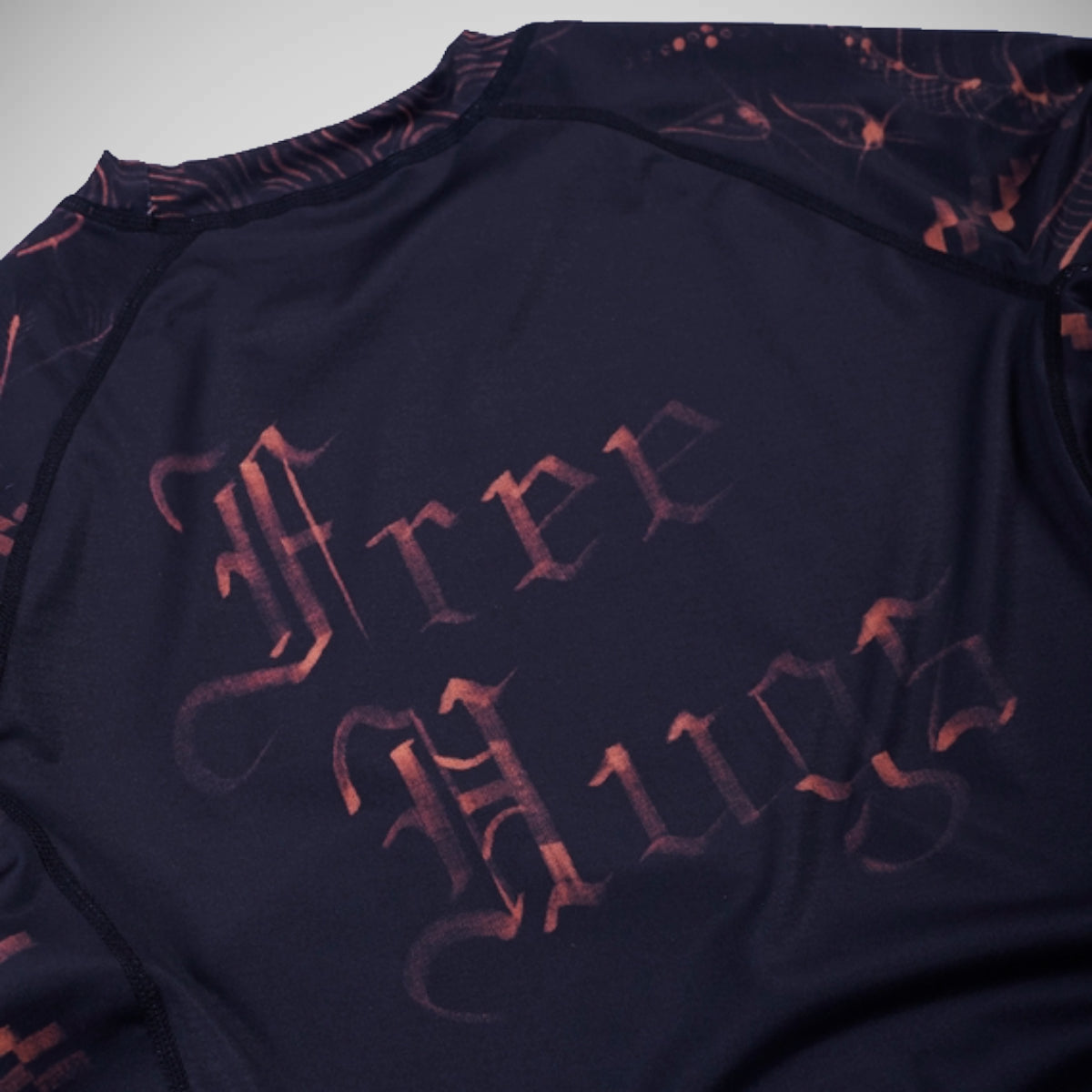 Manto бесплатно объятия с длинным рукавом сып