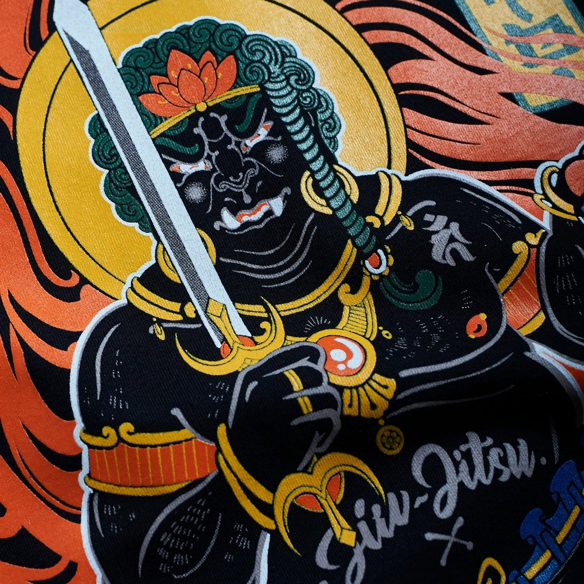 تي شيرت مانتو x يوهين أبو فودو باللون الأسود