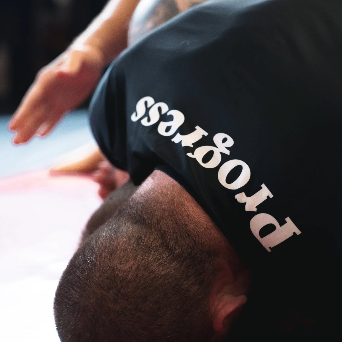 Framsteg rullande tee svart