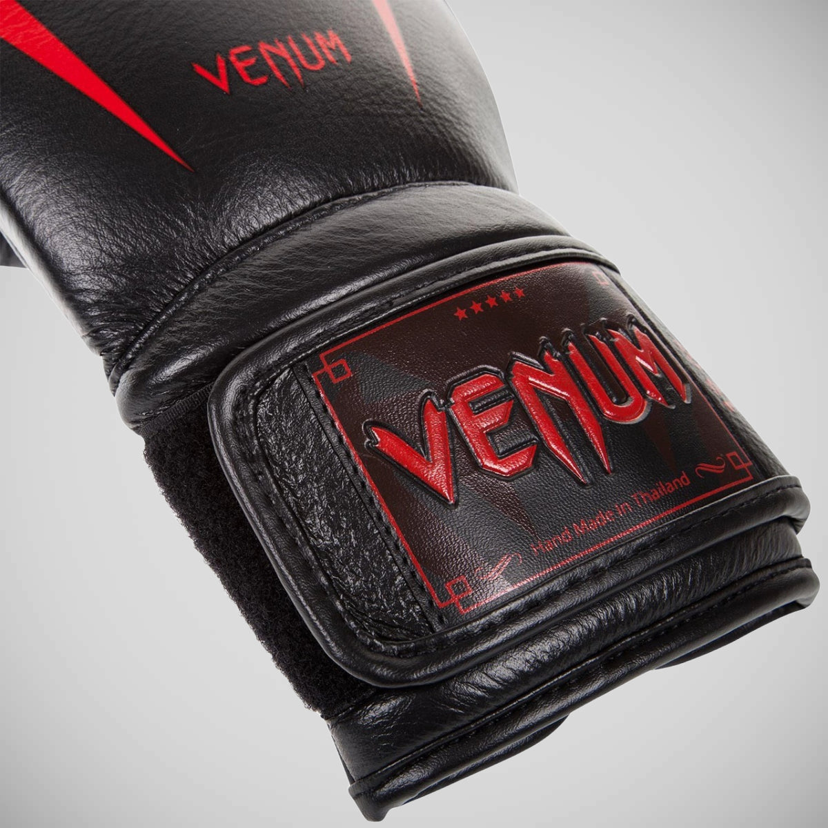 venum giant 3.0ボクシンググローブMade4fightersからの黒/赤