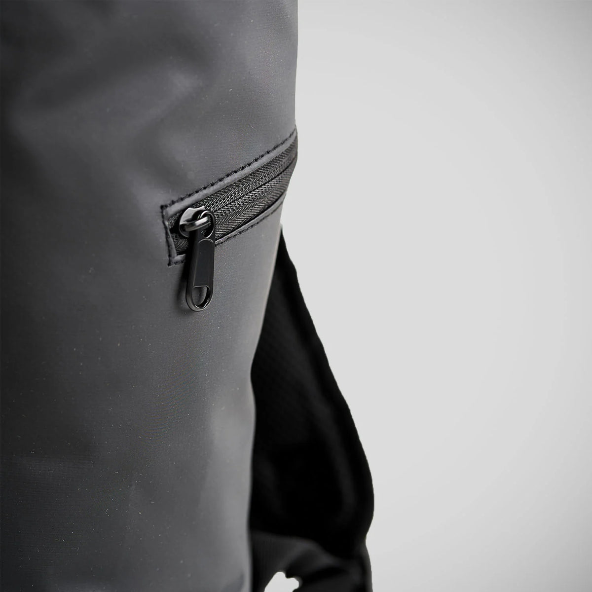 Manto Tokyo Roll Top Back Pack preto