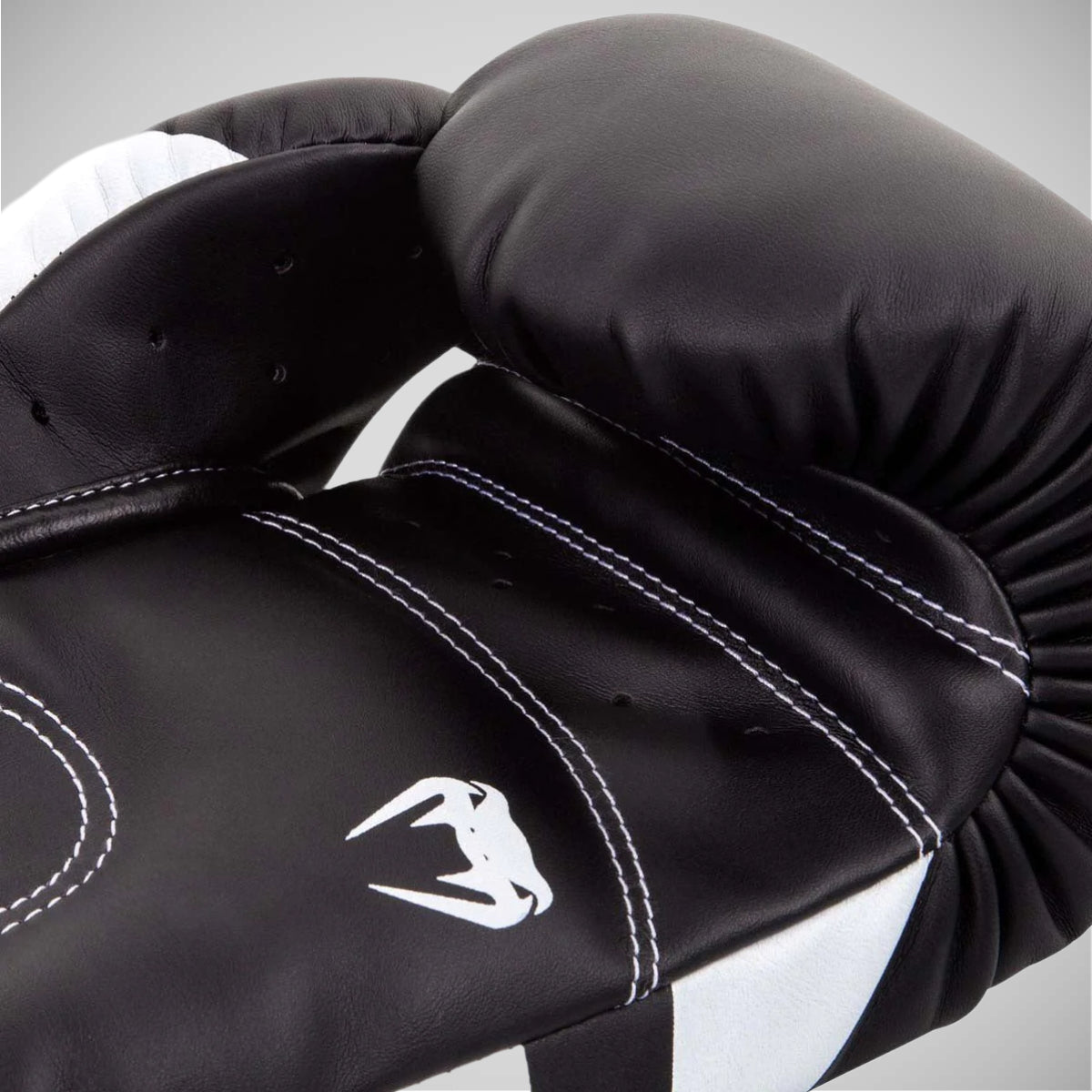 Made4FightersのVenum Elite Boxing Gloves Black/White