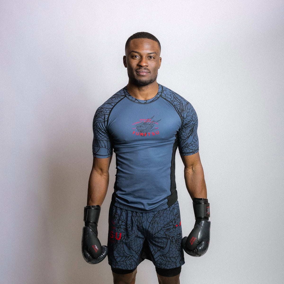 Slayer Rash Guard Fumetsu Dragon Slayer Kort ärm Rash Guard Blue/Black/Red från Made4Fighters