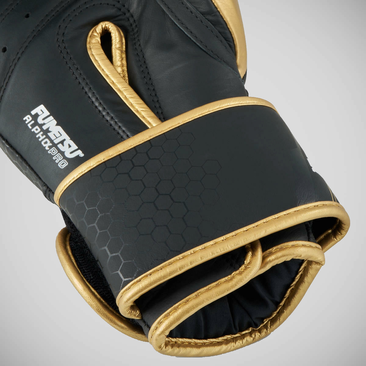Fumetsu Alpha Pro Boxing Gloves Black/Gold