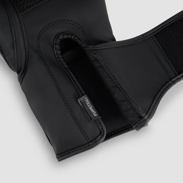 Fumetsu Ghost S3 Boxing Gloves Black/White - fit and palm grip detail