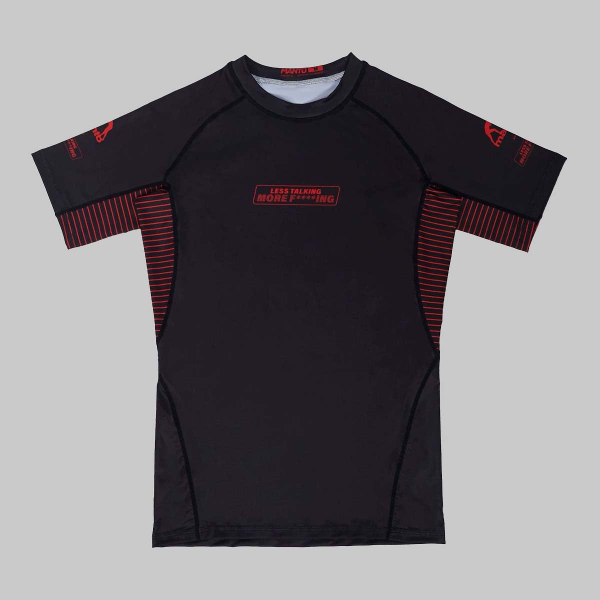 Manto kämpar utslagen vakt svart