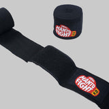 Манто рука обгортає чорний