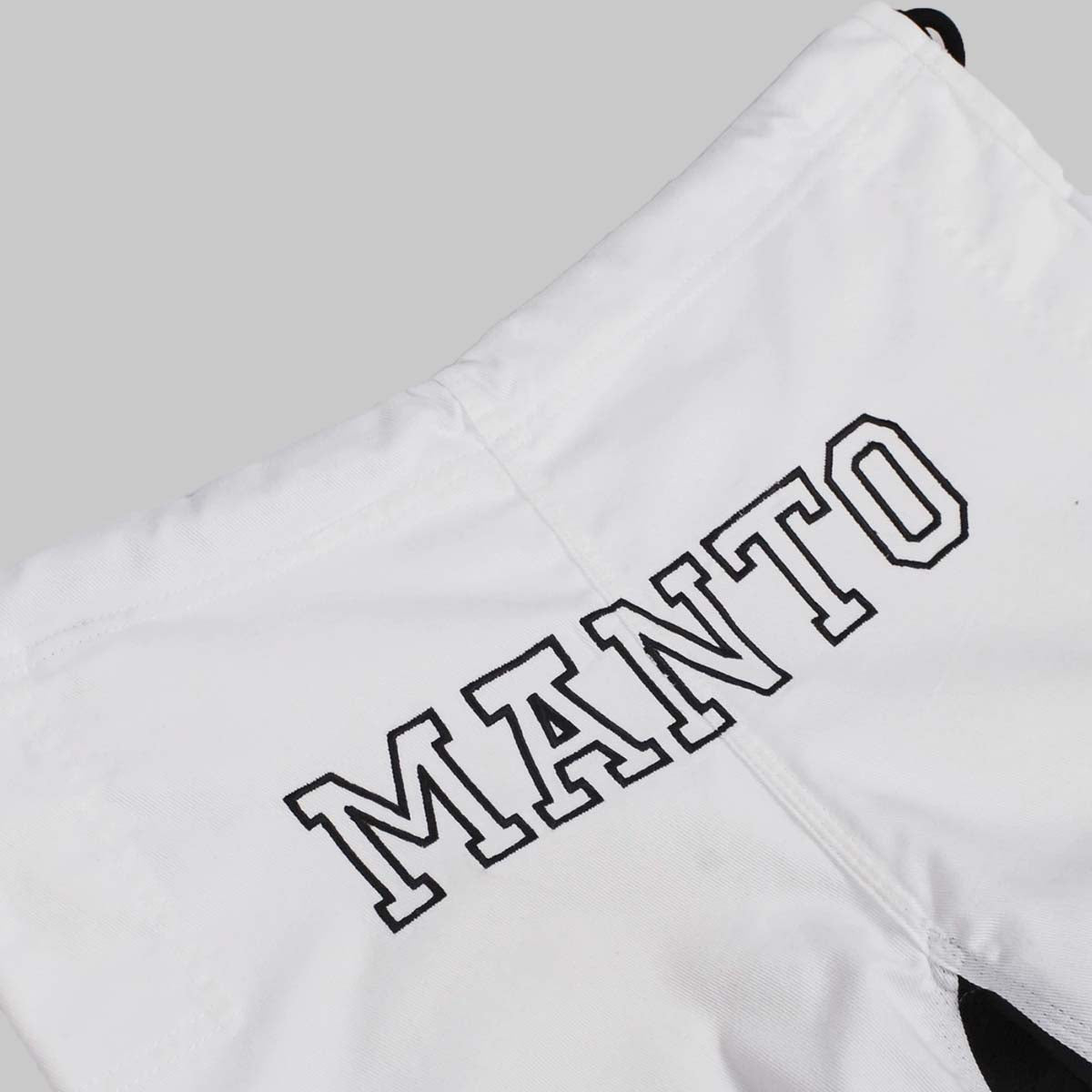 मंटो मिको बीजेजे जीआई व्हाइट