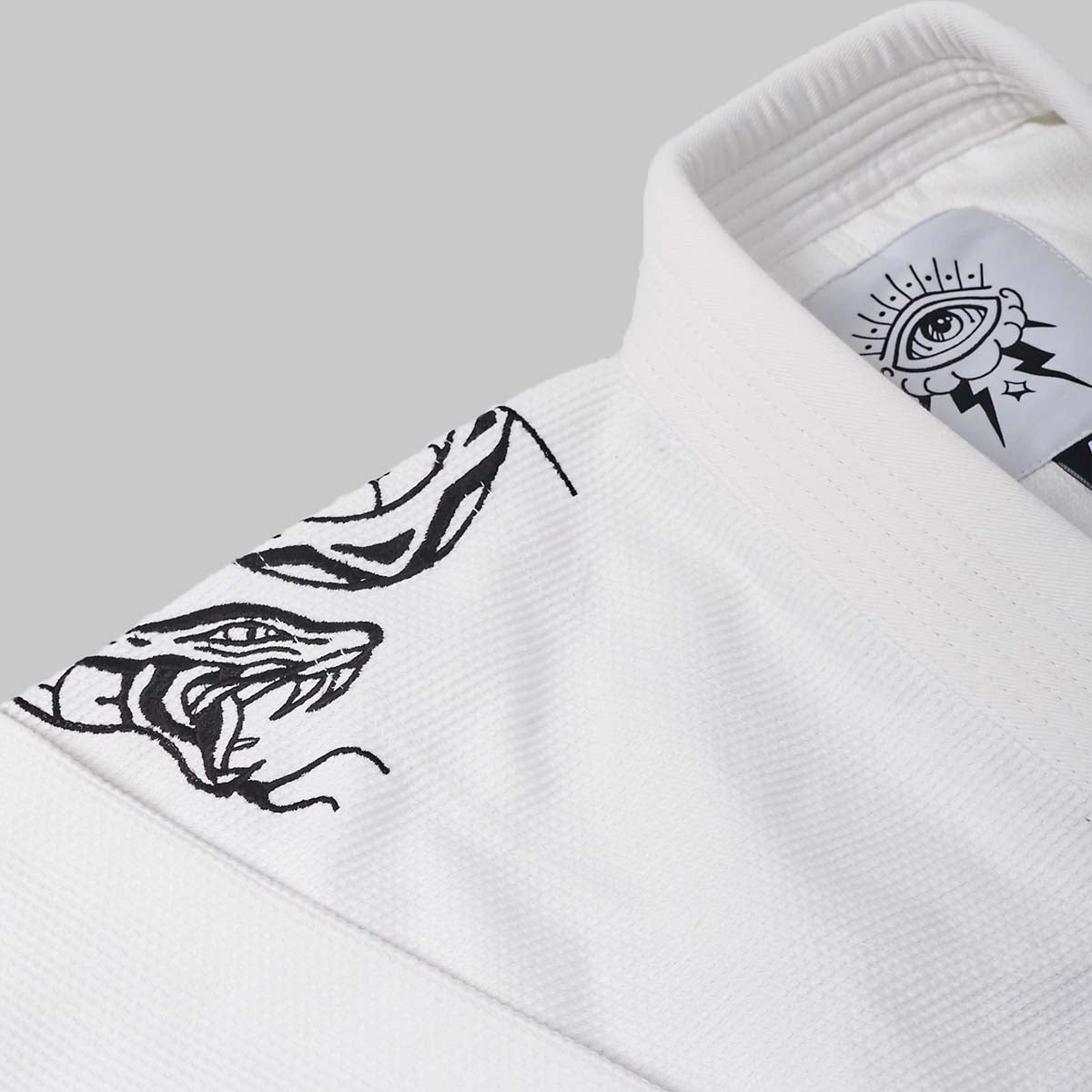 मंटो मिको बीजेजे जीआई व्हाइट