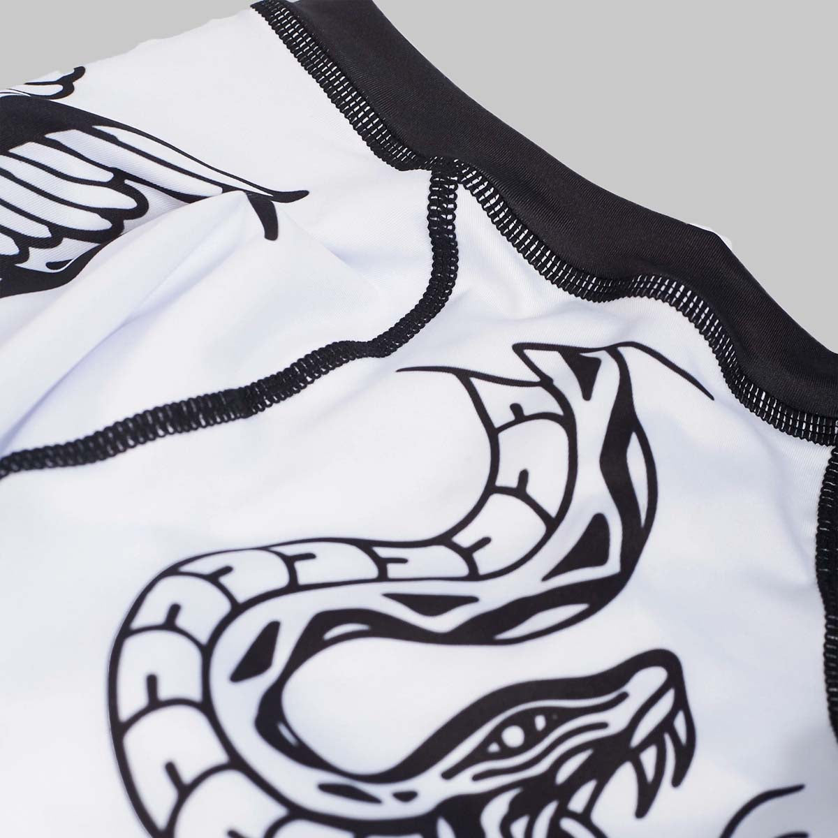 Manto Miko Rash Guard White