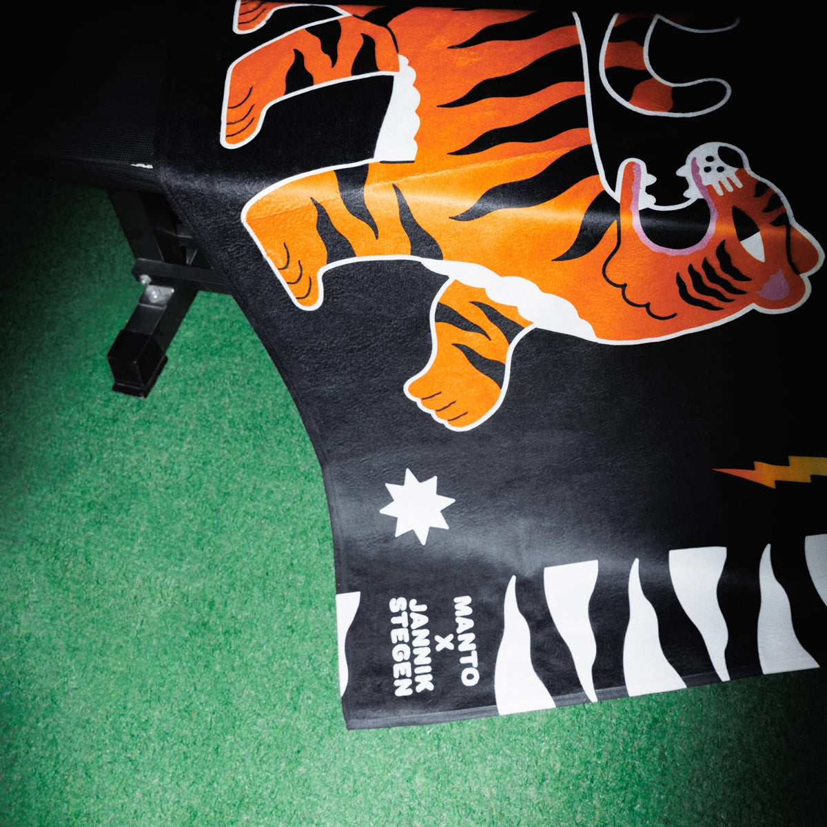 Manto Tiger's Tail Sports Handduk
