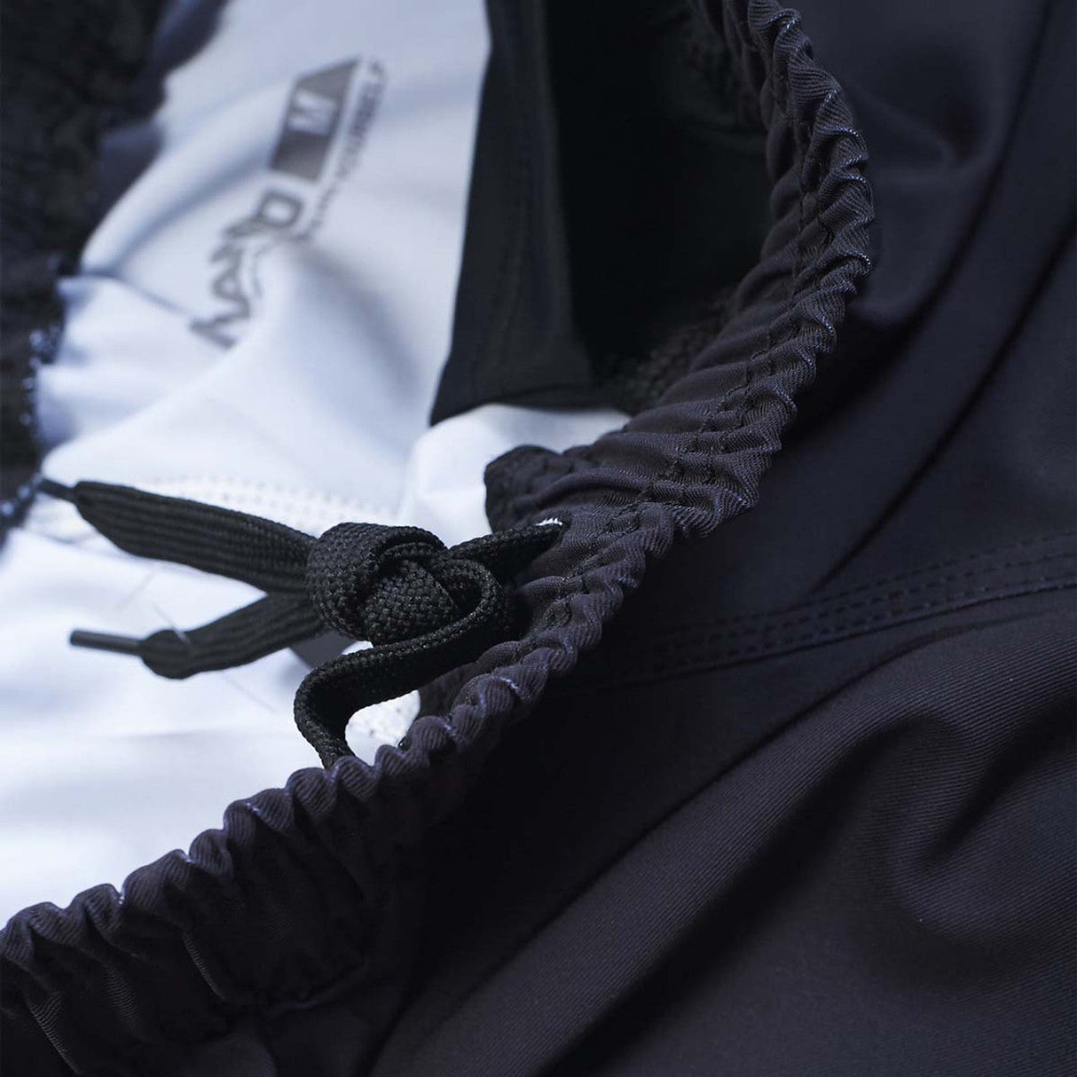 Manto Fragments는 반바지 반바지와 싸운다