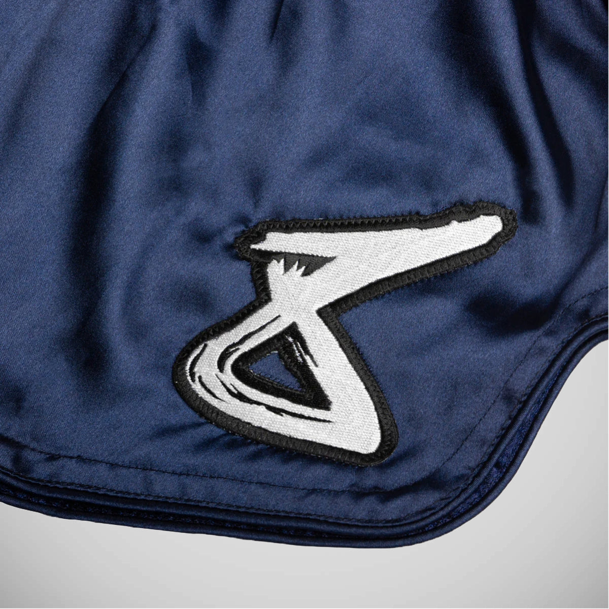 8 Silah Strike Muay Thai Şort Donanma/Beyaz