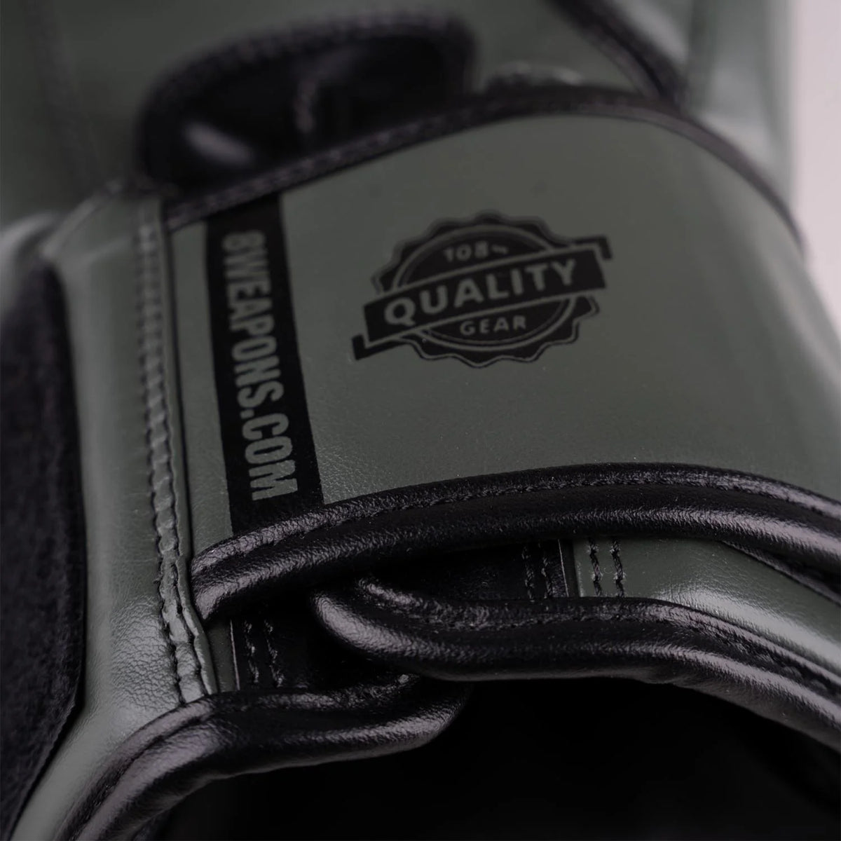 8 arme nelimitate 2.0 mănuși de box măslin/negru