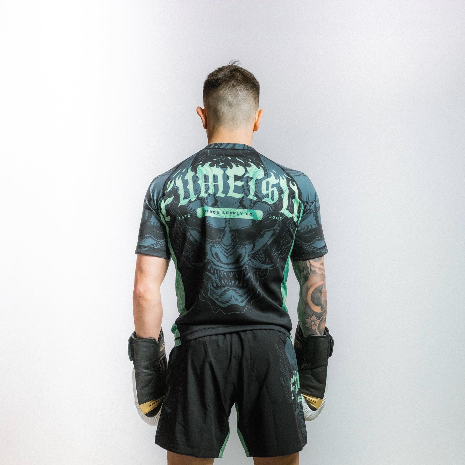 Fumetsu oni Sleeve Rash Guard Black / Blue / Mint chez Made4fighters ...