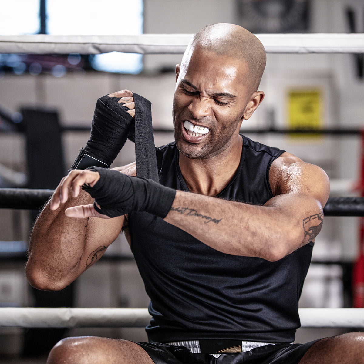 Opro Gold 자체 적합 구간 가드 화이트/골드