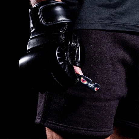 Opro onmiddellijk op maat gemaakte ogen mondbeschermer zwart/rood/goud