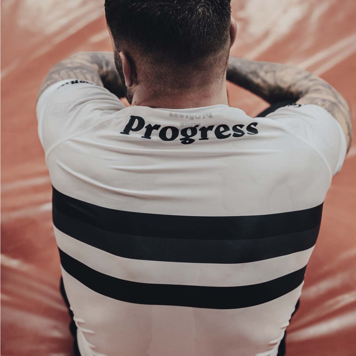 Vooruitgang gerangschikte concurrentie Rash Guard White