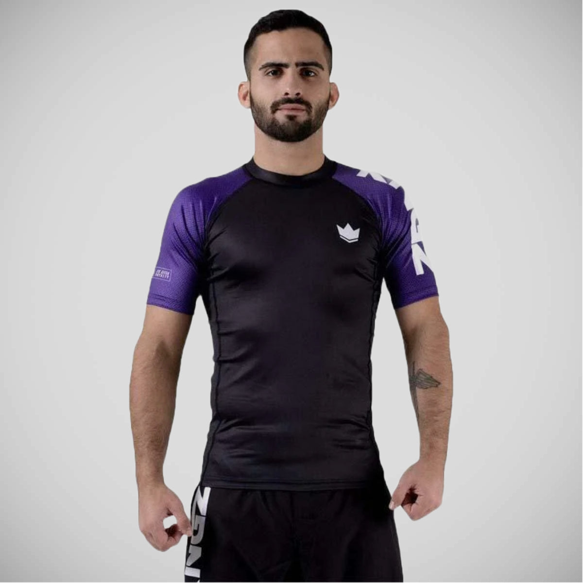 Кінгз -рейтинг виступу з коротким рукавом висипання фіолетово