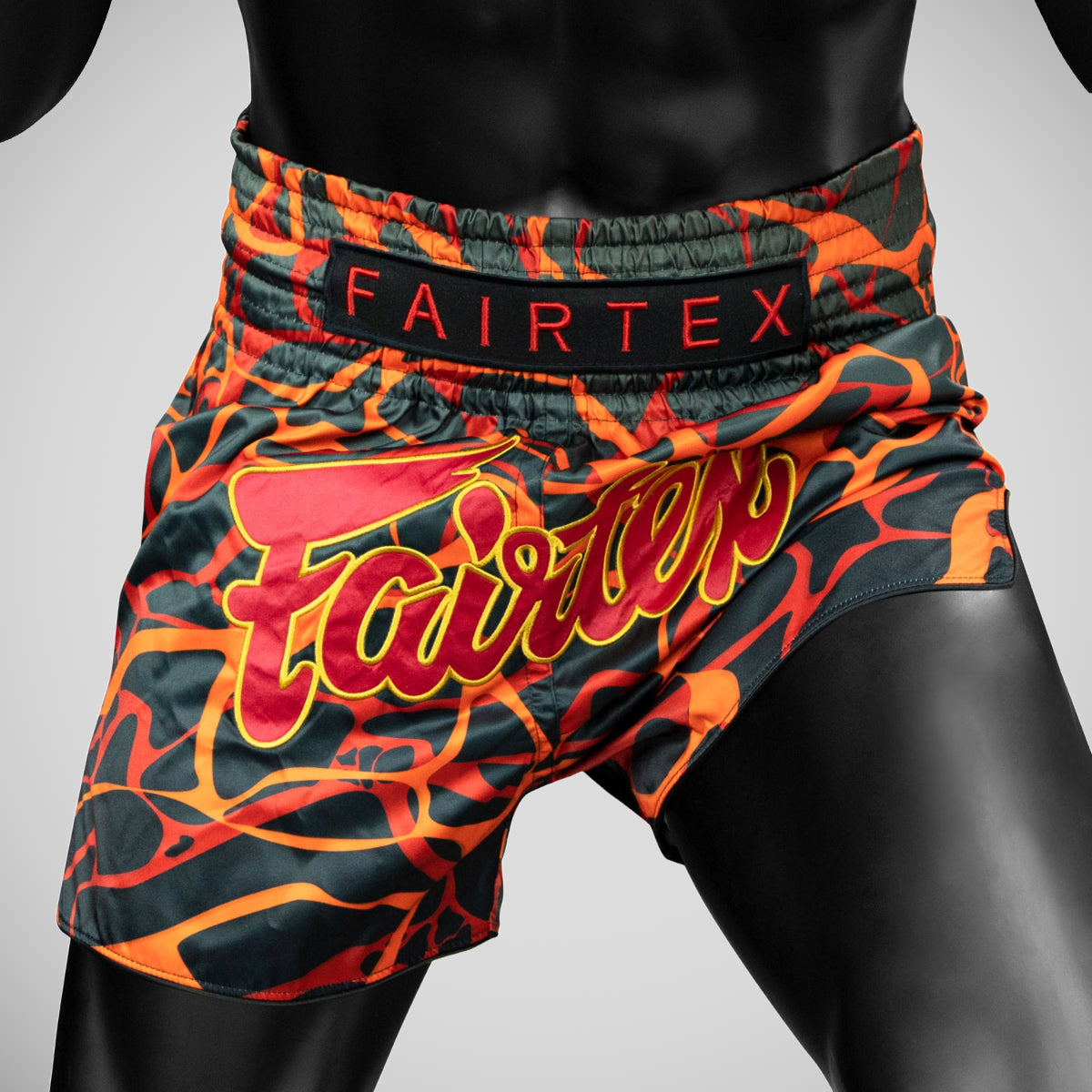 Fairtex BS1926 Magma Muay Thai shorts vermelho