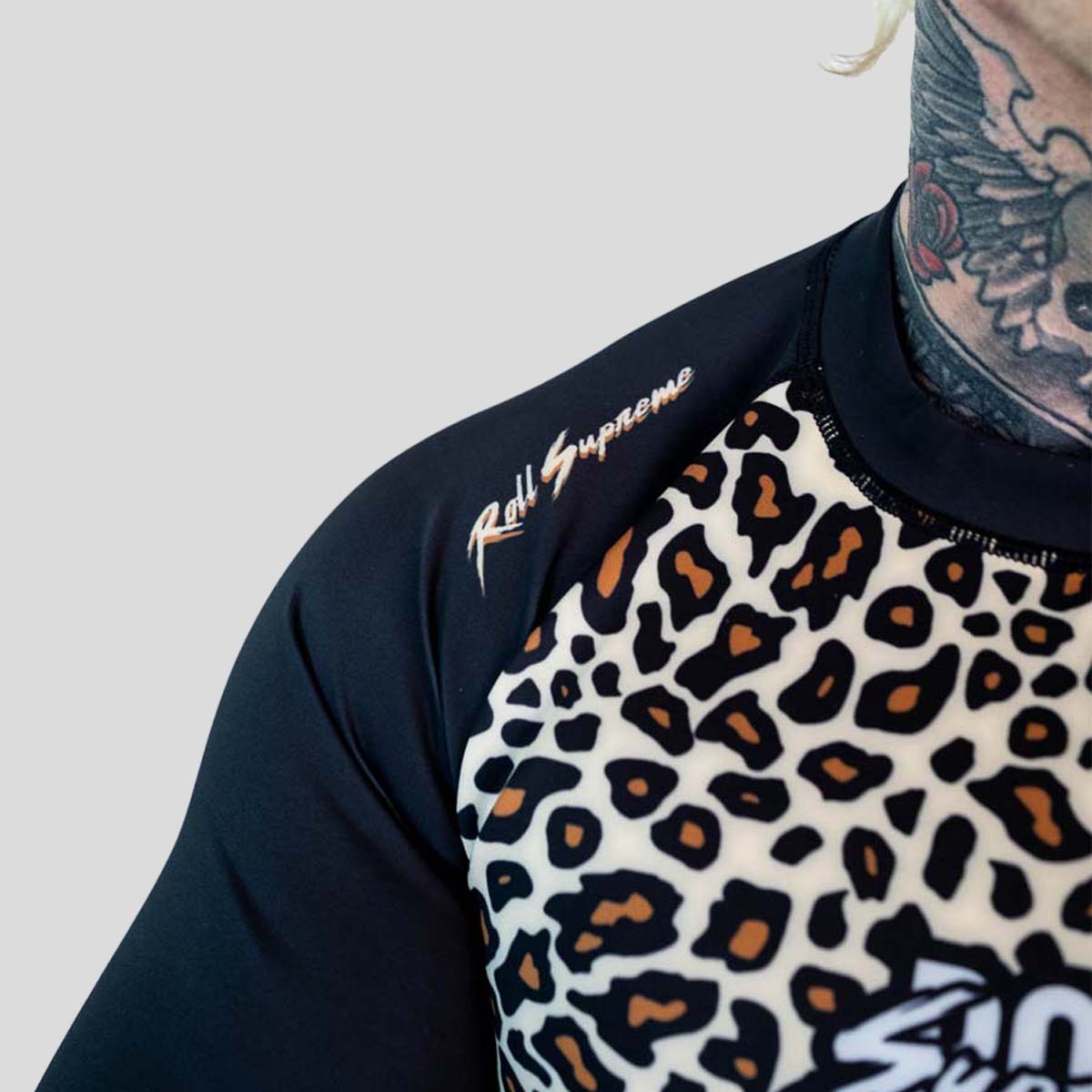 Rouler suprême le boucher à manches courtes cutanées jaune / brun