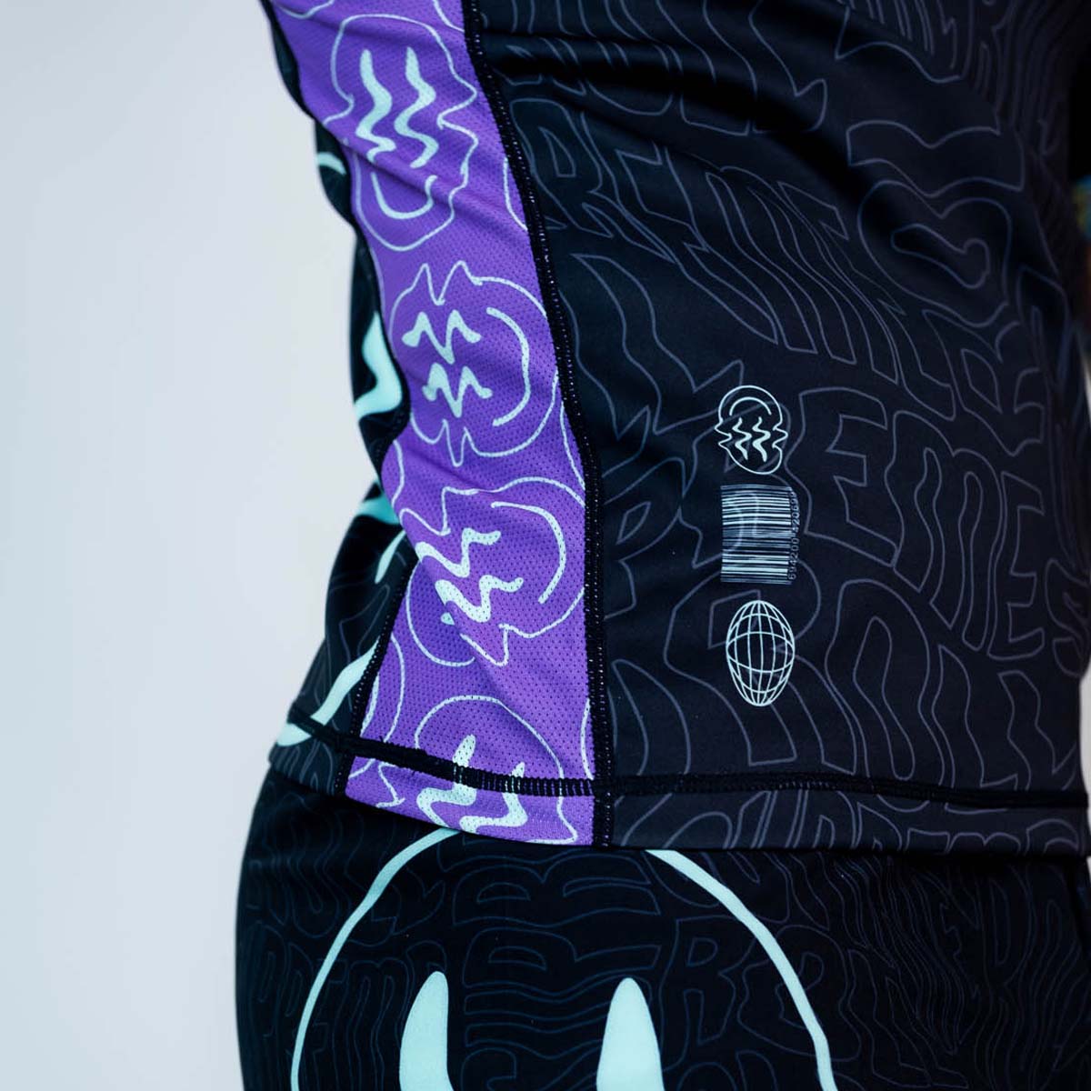 Rouler suprême le rave ultraviolet cerveau gèle à manches courtes à manches courtes