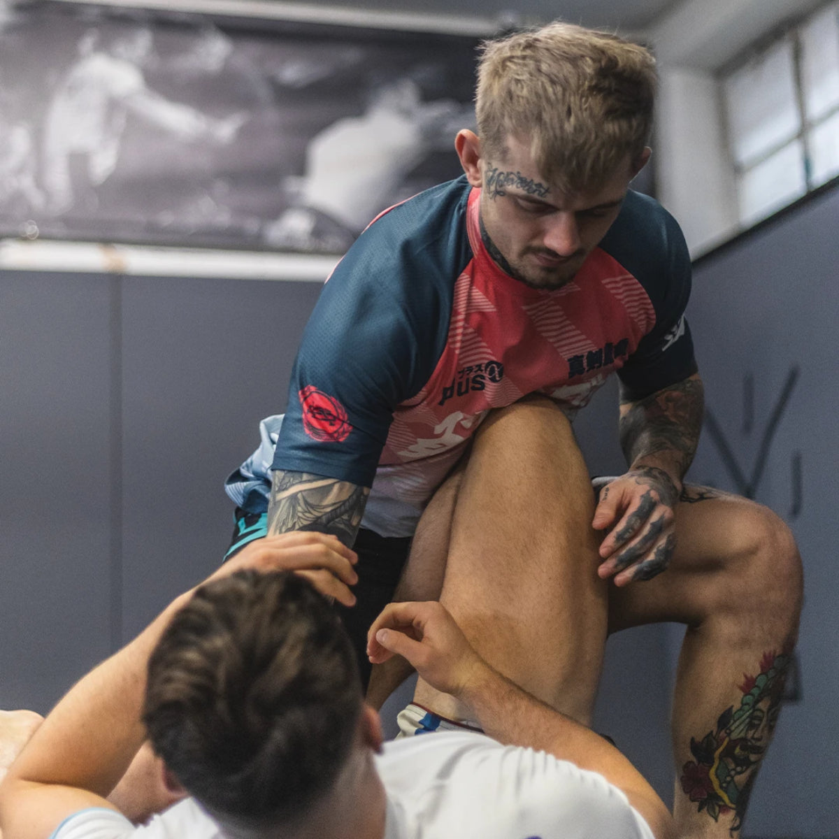 Сутичка дорай тренувань топ -червоного кольору