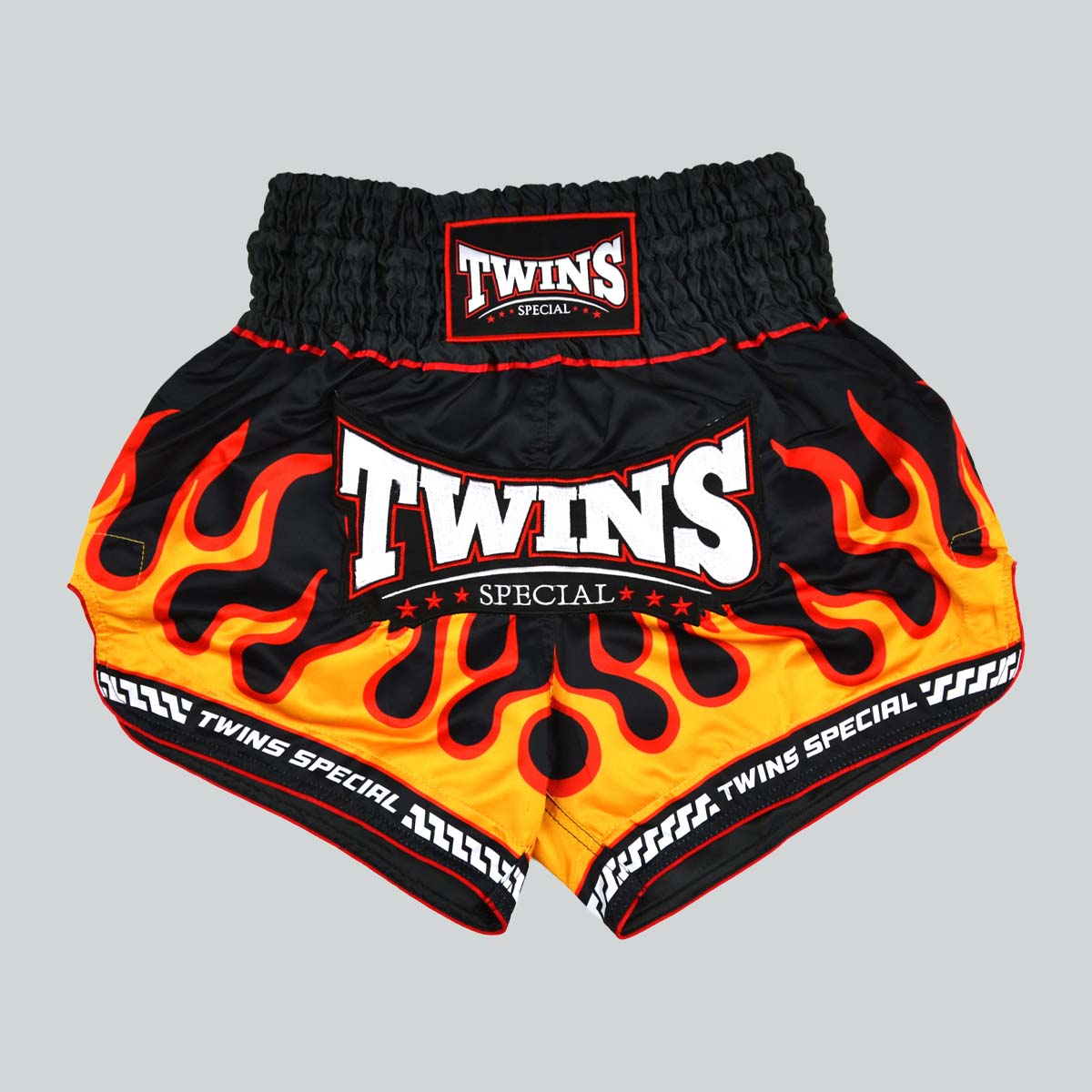 Twins Flame Muay Thai Shorts Black/Roșu